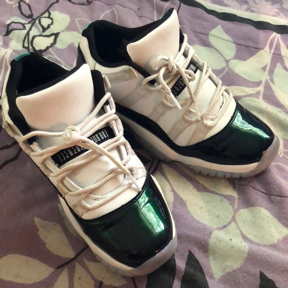 Air Jordan 11 Retro Low “Emerald” - Picture 2 of 7